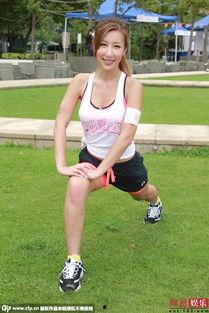 女明星短裤侧面走光,女明星意外曝光的尴尬瞬间