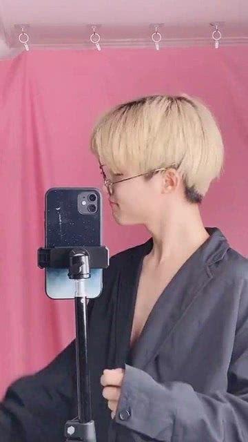 韩国网红化妆小哥哥,揭秘潮流妆容的秘密武器