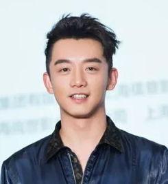 男明星梳妆照片图片,揭秘男明星梳妆瞬间