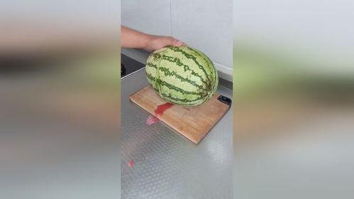 天气太热可以吃瓜吗,清凉一“瓜”解暑来！