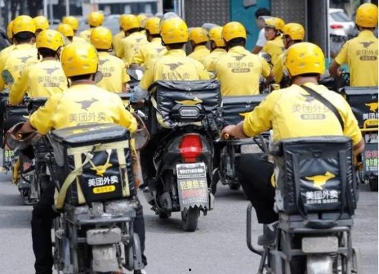 外卖员路边吃瓜视频,生活不易，且行且珍惜