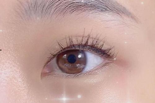女明星都是种睫毛吗,揭秘女明星种睫毛的美丽秘密