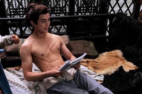 明星腹肌男全裸